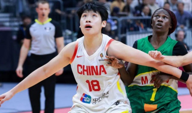 开云体育入口-带了又不用！广东大腿3战仅2分4板，球迷质问：为何不选刘禹彤？