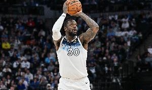 先发制人！兰德尔首节砍下12分 半场表现全面贡献16分5板6助