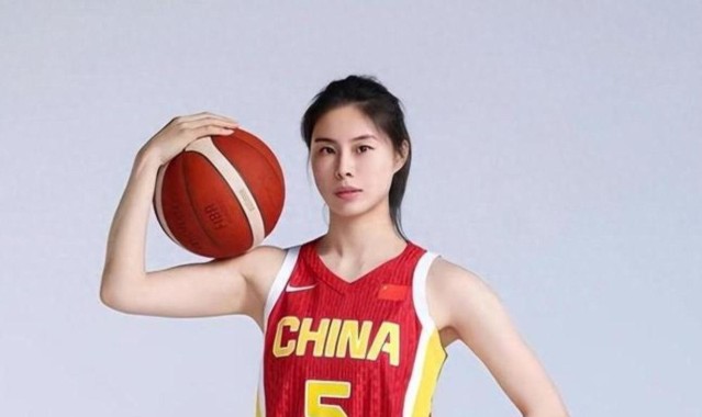 开云体育入口-中国女篮战胜捷克女篮！听听各界媒体专家怎么说，苏群一针见血